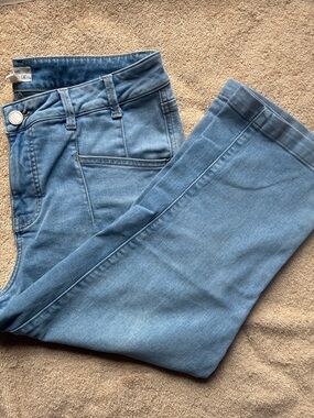 Maurices 14W Light Blue Denim Capris